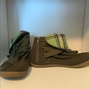 Green Blowfish booties